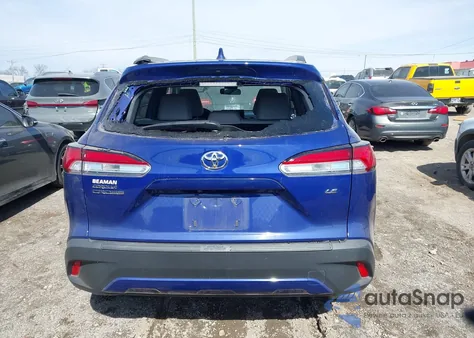 2022 Toyota Corolla Cross Le z USA, uszkodzony, nr VIN 7MUCAAAG6NV017133